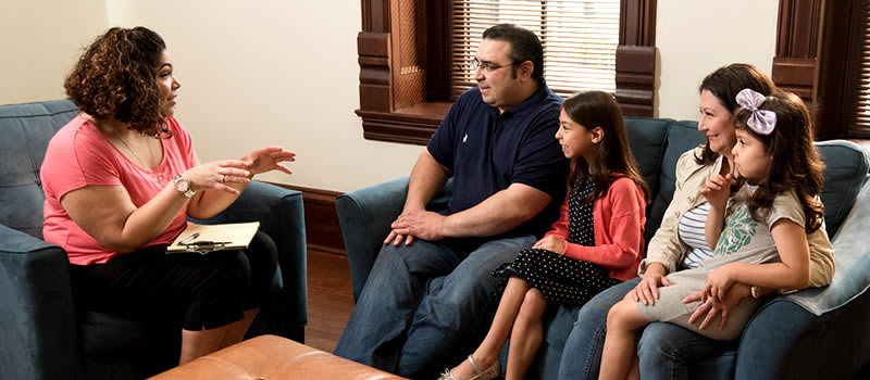 Social work student meeting with family